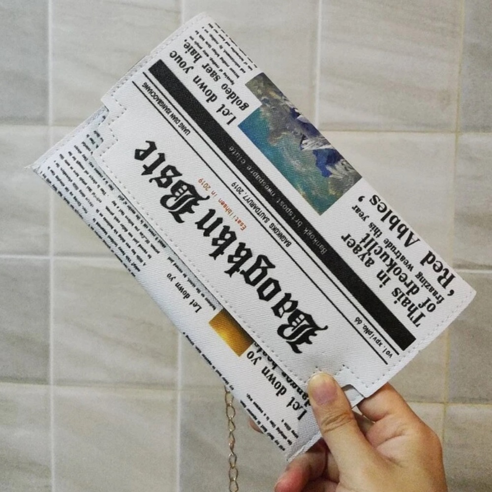 Women's Newspaper Print Chain Crossbody Bag